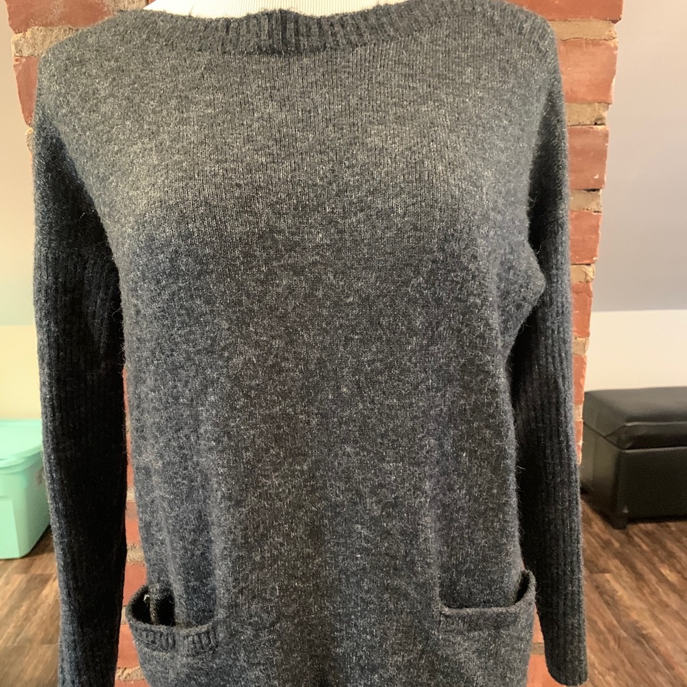 Grey pocketed sweater